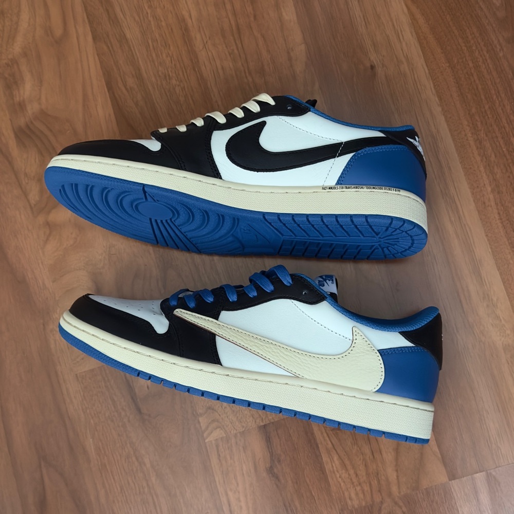Nike Men's Travis Scott Frag Sneakers